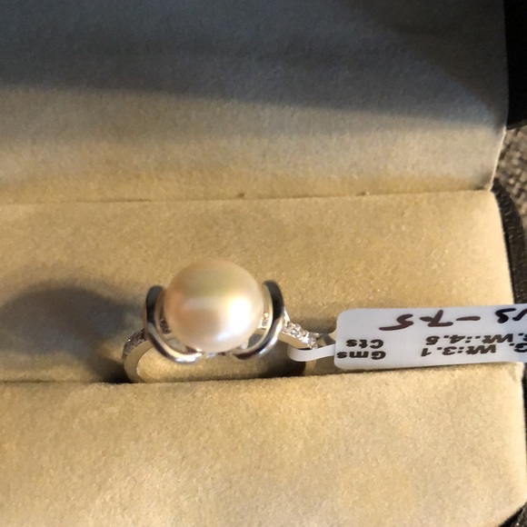 Silver Pearl Ring - Picture 3 of 8